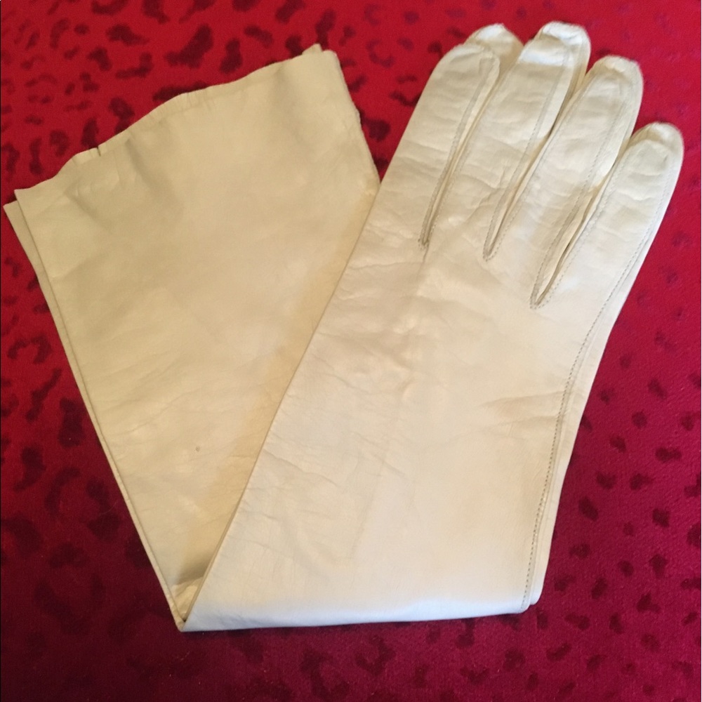 Gorgeous Vintage Taupe Kid Leather Gloves. Size B.
